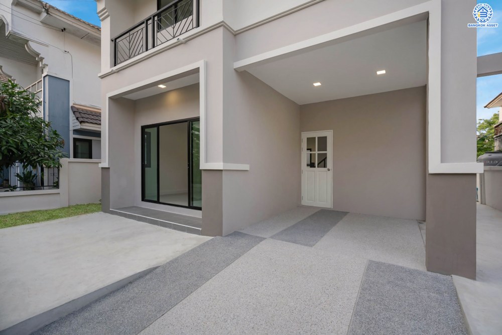 บ้านมือสองตกแต่งใหม่ โครงการ บุรีรมย์ วัดพระเงิน หน้าบ้านไม่ชนใคร เนื้อที่ 37.1 ตร.ว. ฟังก์ชัน 3 ห้องนอน 2 ห้องน้ำ 1 ที่จอดรถ พื้นที่ใช้สอยกว้างขวาง เดินทางสะดวกสบาย บนทำเลเชื่อมต่อถนนกาญจนาภิเษก ใกล้เซ็นทรัลเวสต์เกต โครงการรถไฟฟ้าสายสีม่วง "สถานีตลาดบางใหญ่" และทางด่วนศรีรัช...